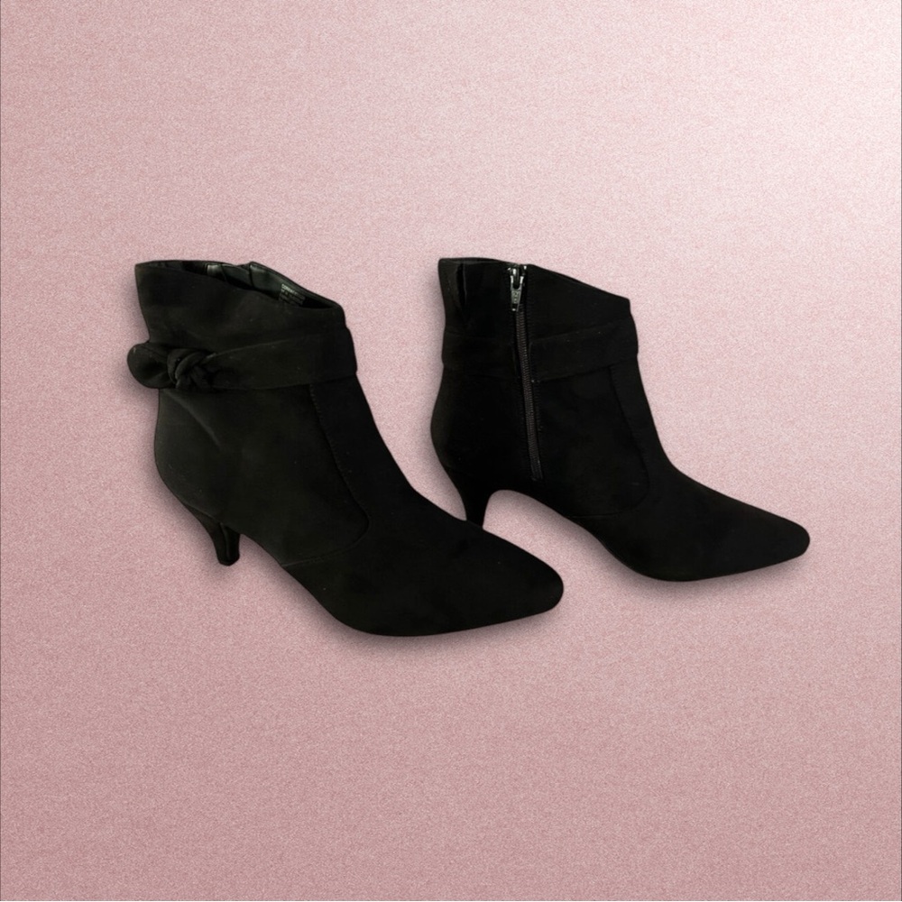 Comfortview Corrine Black Faux Suede Booties Size 9w. New in box!